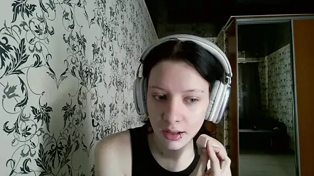 Snapshot of LxayBloom chatting on 04/01/26, 06:47 LxayBloom online show from 04/01/26, 06:47