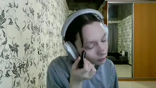 Snapshot of LxayBloom chatting on 04/07/26, 09:21 LxayBloom online show from 04/07/26, 09:21