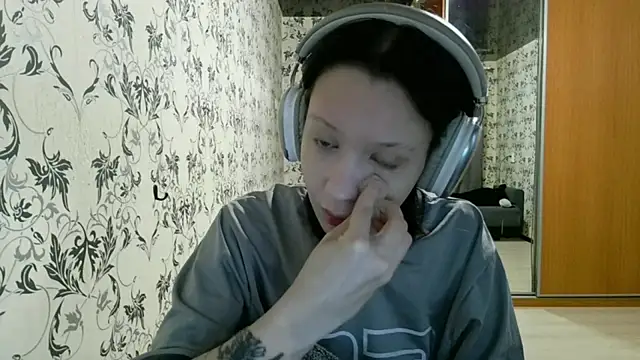 Snapshot of LxayBloom chatting on 04/08/26, 01:38 LxayBloom online show from 04/08/26, 01:38