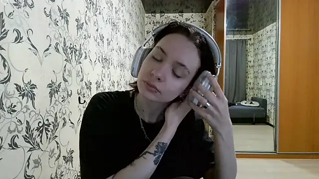 Snapshot of LxayBloom chatting on 04/09/26, 09:15 LxayBloom online show from 04/09/26, 09:15