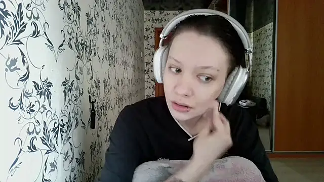 Snapshot of LxayBloom chatting on 04/11/26, 07:24 LxayBloom online show from 04/11/26, 07:24