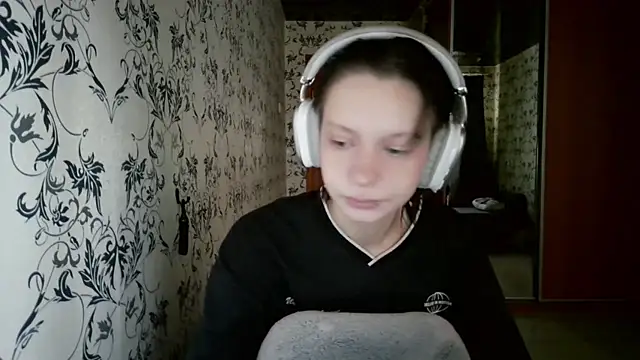 Snapshot of LxayBloom chatting on 04/11/26, 07:45 LxayBloom online show from 04/11/26, 07:45