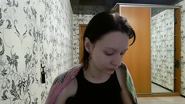 Snapshot of LxayBloom chatting on 04/16/26, 04:46 LxayBloom online show from 04/16/26, 04:46