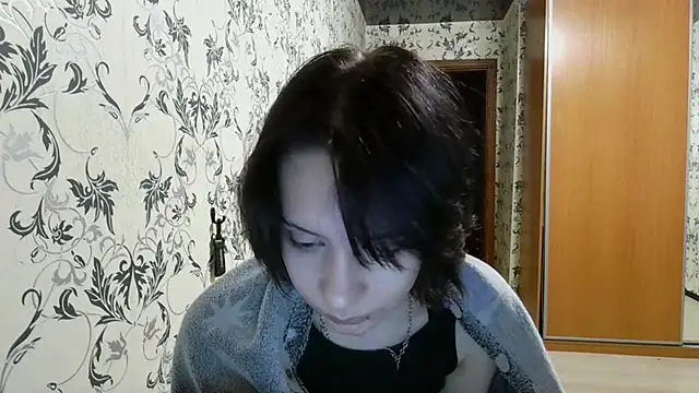 Snapshot of LxayBloom chatting on 04/20/26, 01:08 LxayBloom online show from 04/20/26, 01:08