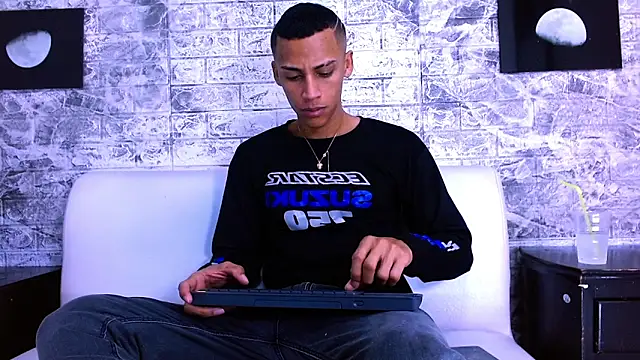 Snapshot of Harin_Prize chatting on 04/21/26, 12:11 Harin Prize online show from 04/21/26, 12:11