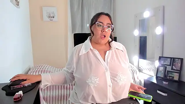 Snapshot of KarlaLannee chatting on 03/08/26, 04:05 KarlaLannee online show from 03/08/26, 04:05