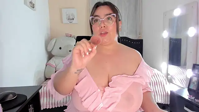 Snapshot of KarlaLannee chatting on 04/28/26, 02:49 KarlaLannee online show from 04/28/26, 02:49