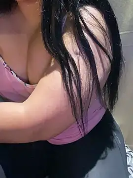 Snapshot of Lina_Velvet_ chatting on 03/22/26, 04:27 Lina Velvet online show from 03/22/26, 04:27