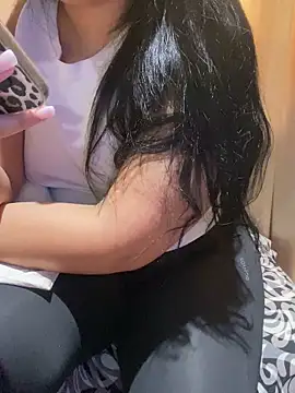 Snapshot of Lina_Velvet_ chatting on 04/19/26, 03:55 Lina Velvet online show from 04/19/26, 03:55