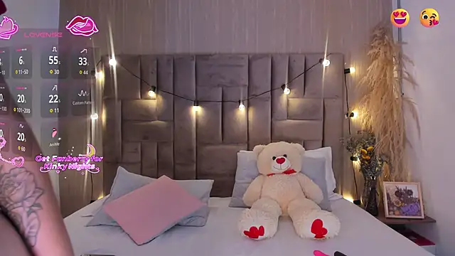 Snapshot of MiiaGreys chatting on 03/05/26, 07:54 MiiaGreys online show from 03/05/26, 07:54