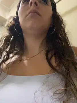 Snapshot of MiiaGreys chatting on 04/13/26, 01:33 MiiaGreys online show from 04/13/26, 01:33