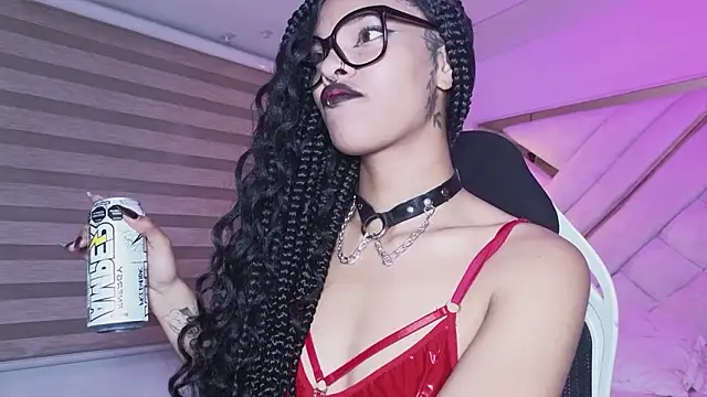 mia gatesvg online show from 02/18/26, 03:02