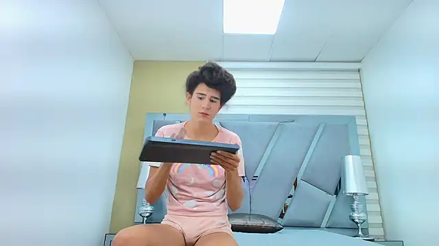 Snapshot of Atenea_sexxx chatting on 04/01/26, 03:51 Atenea sexxx online show from 04/01/26, 03:51