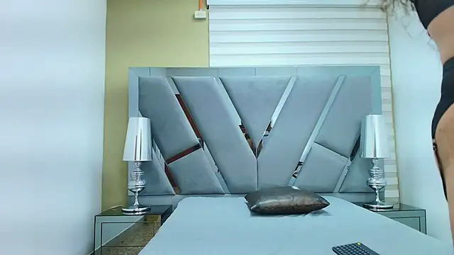 Snapshot of Atenea_sexxx chatting on 04/20/26, 04:04 Atenea sexxx online show from 04/20/26, 04:04