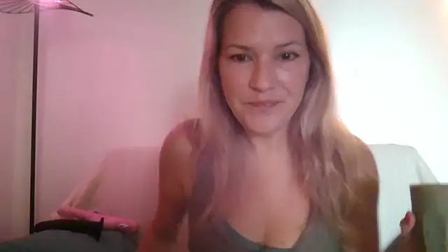 Pxetiteblonde1 online show from 01/08/26, 11:23