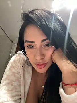 Snapshot of nataliia_queen_ chatting on 02/07/26, 02:04 nataliia queen online show from 02/07/26, 02:04