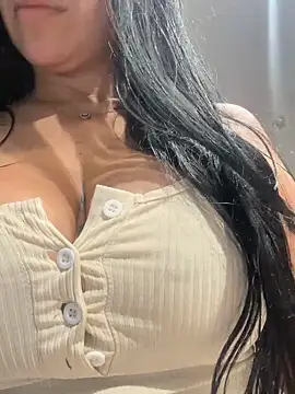 Snapshot of nataliia_queen_ chatting on 04/05/26, 10:40 nataliia queen online show from 04/05/26, 10:40