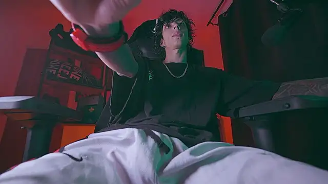 Snapshot of Olliver___y chatting on 03/31/26, 02:35 Olliver y online show from 03/31/26, 02:35