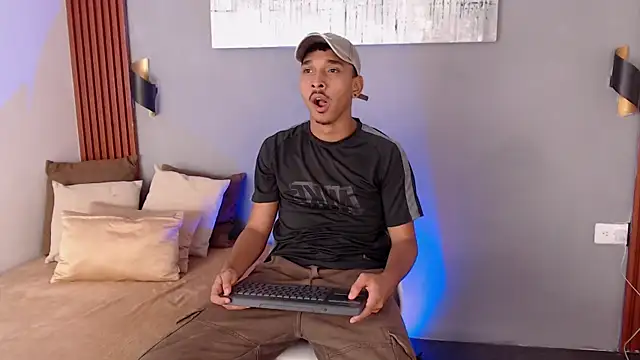 Julian Dark  online show from 03/03/26, 04:07