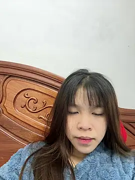 Snapshot of Lyli-122 chatting on 01/18/26, 12:36 Lyli-122 online show from 01/18/26, 12:36