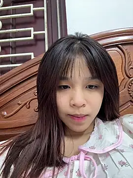 Snapshot of Lyli-122 chatting on 02/07/26, 10:41 Lyli-122 online show from 02/07/26, 10:41