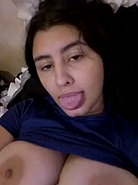 Snapshot of Tiffany06 chatting on 04/08/26, 11:43 Tiffany06 online show from 04/08/26, 11:43