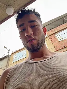 Snapshot of liam_bronw chatting on 02/14/26, 01:52 liam bronw online show from 02/14/26, 01:52