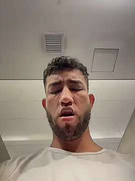 Snapshot of liam_bronw chatting on 03/29/26, 03:56 liam bronw online show from 03/29/26, 03:56