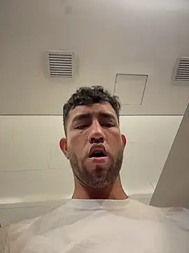 Snapshot of liam_bronw chatting on 04/02/26, 04:04 liam bronw online show from 04/02/26, 04:04