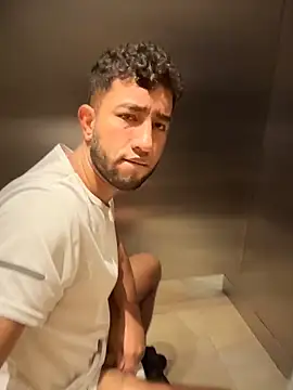 Snapshot of liam_bronw chatting on 04/15/26, 06:15 liam bronw online show from 04/15/26, 06:15