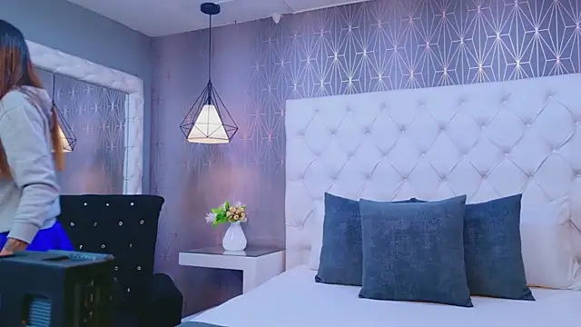 VioletFroost online show from 02/11/26, 07:30