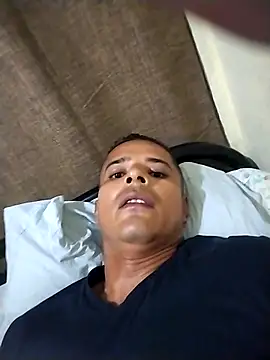 Snapshot of Gracho_25 chatting on 03/18/26, 02:37 Gracho 25 online show from 03/18/26, 02:37