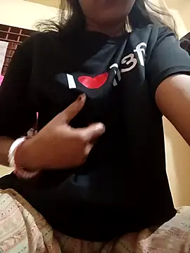 Snapshot of queenneha69 chatting on 04/14/26, 02:12 queenneha69 online show from 04/14/26, 02:12