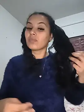 Snapshot of Larissinha015 chatting on 07/17/26, 01:45 Larissinha015 online show from 07/17/26, 01:45