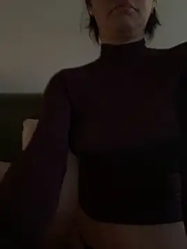 Snapshot of Bluedreams999 chatting on 01/06/26, 03:27 Bluedreams999 online show from 01/06/26, 03:27