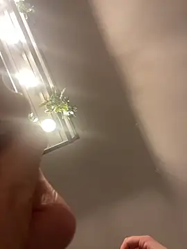 Snapshot of Bluedreams999 chatting on 02/07/26, 06:33 Bluedreams999 online show from 02/07/26, 06:33