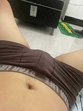 Snapshot of novinhode19yy chatting on 04/01/26, 01:17 novinhode19yy online show from 04/01/26, 01:17