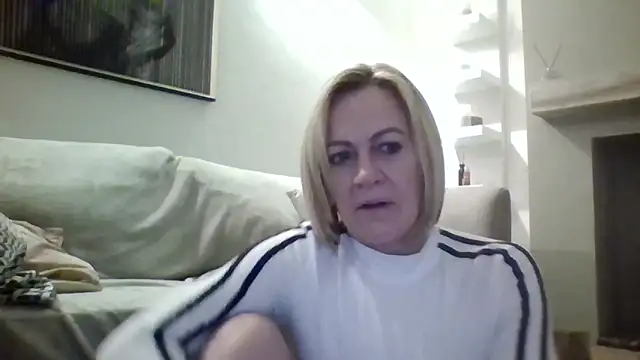 Snapshot of Milfshake227 chatting on 03/01/26, 12:12 Milfshake227 online show from 03/01/26, 12:12
