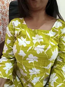 Snapshot of Hot_Twinkle chatting on 04/08/26, 06:24 Hot Twinkle online show from 04/08/26, 06:24