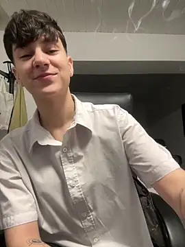 Snapshot of ravenryx chatting on 02/12/26, 03:51 ravenryx online show from 02/12/26, 03:51