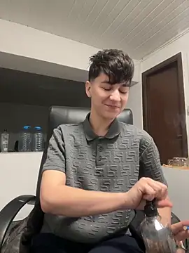 Snapshot of ravenryx chatting on 02/14/26, 03:53 ravenryx online show from 02/14/26, 03:53