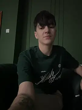 Snapshot of ravenryx chatting on 02/18/26, 04:03 ravenryx online show from 02/18/26, 04:03