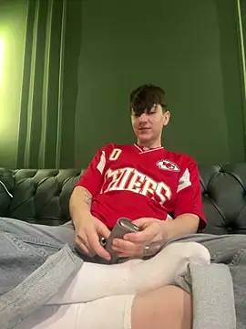 Snapshot of ravenryx chatting on 03/05/26, 04:03 ravenryx online show from 03/05/26, 04:03