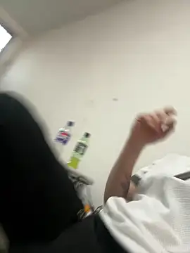 Snapshot of ravenryx chatting on 03/10/26, 03:28 ravenryx online show from 03/10/26, 03:28