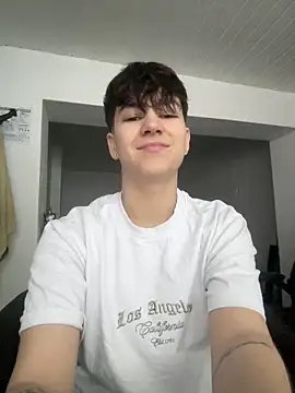 Snapshot of ravenryx chatting on 04/04/26, 02:36 ravenryx online show from 04/04/26, 02:36