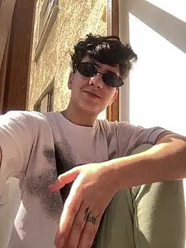 Snapshot of ravenryx chatting on 04/07/26, 12:05 ravenryx online show from 04/07/26, 12:05