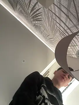 Snapshot of ravenryx chatting on 04/10/26, 12:32 ravenryx online show from 04/10/26, 12:32