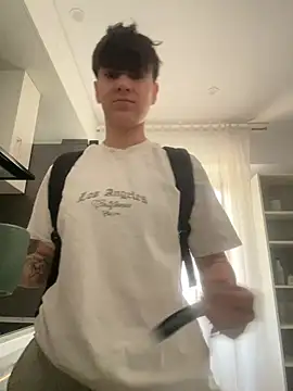 Snapshot of ravenryx chatting on 04/15/26, 10:44 ravenryx online show from 04/15/26, 10:44