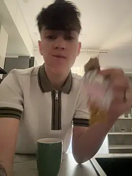 Snapshot of ravenryx chatting on 04/16/26, 11:33 ravenryx online show from 04/16/26, 11:33