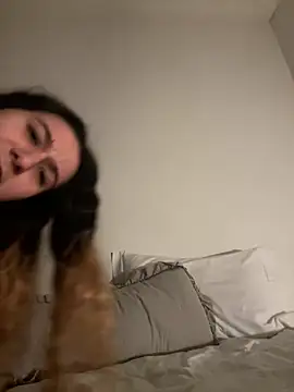 Snapshot of joanaguerreiru chatting on 02/12/26, 10:49 joanaguerreiru online show from 02/12/26, 10:49